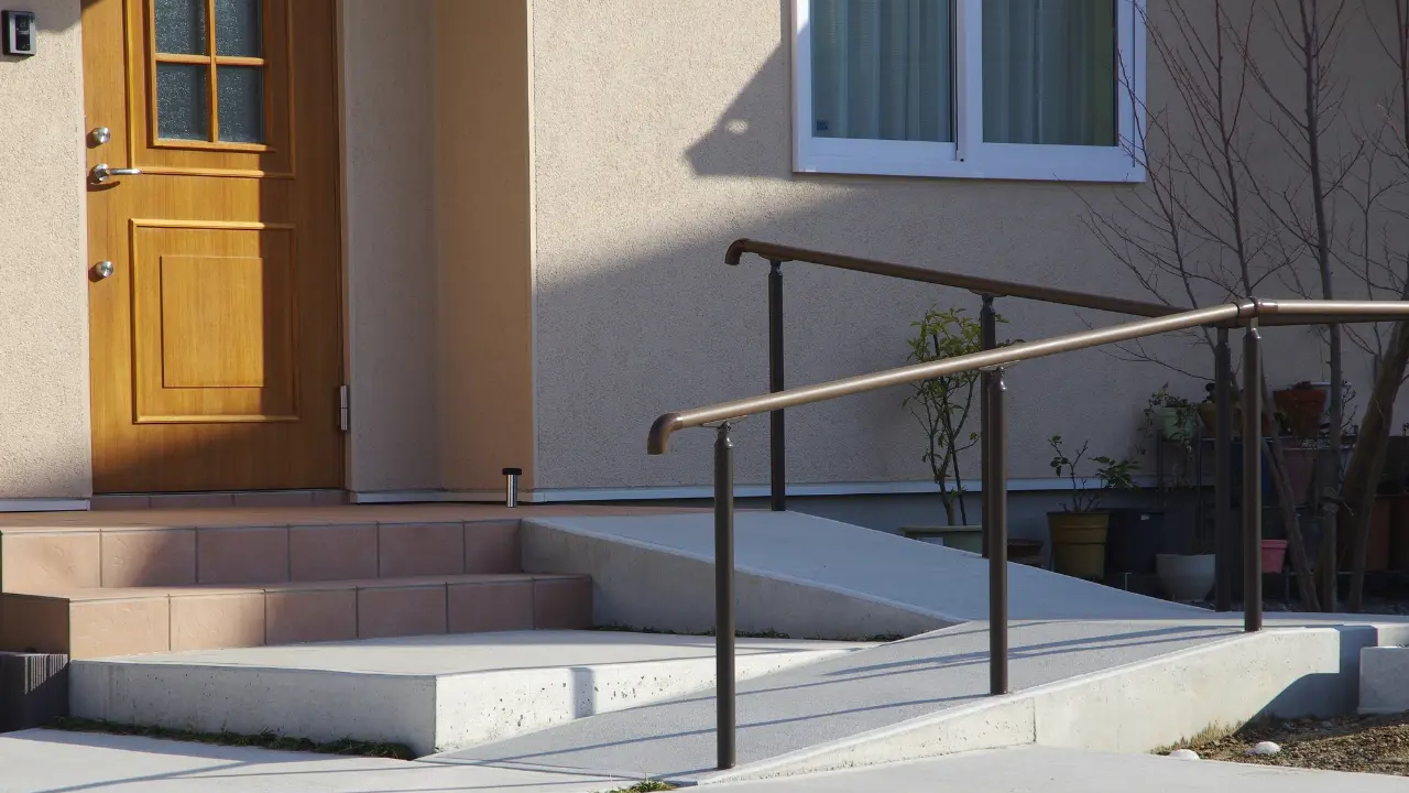 アプローチ（ 屋外手すり・スロープ ）の施工例2